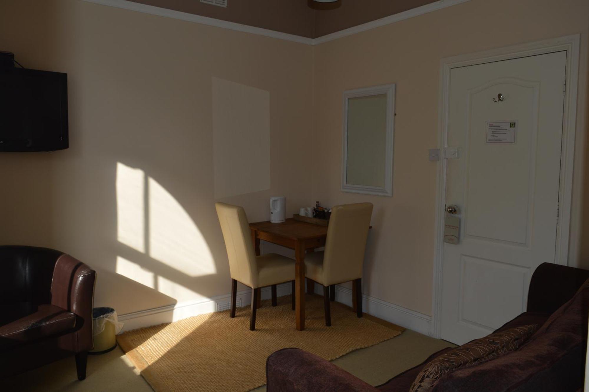 The Sheldon B&B - Free Private Parking Истбурн Экстерьер фото