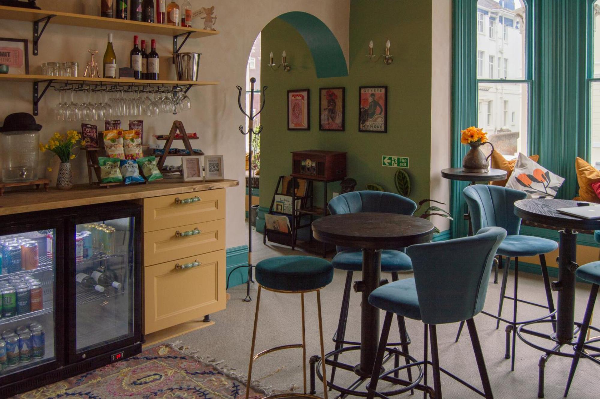 The Sheldon B&B - Free Private Parking Истбурн Экстерьер фото