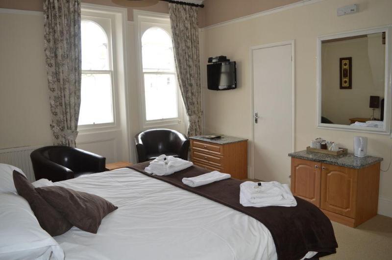 The Sheldon B&B - Free Private Parking Истбурн Экстерьер фото