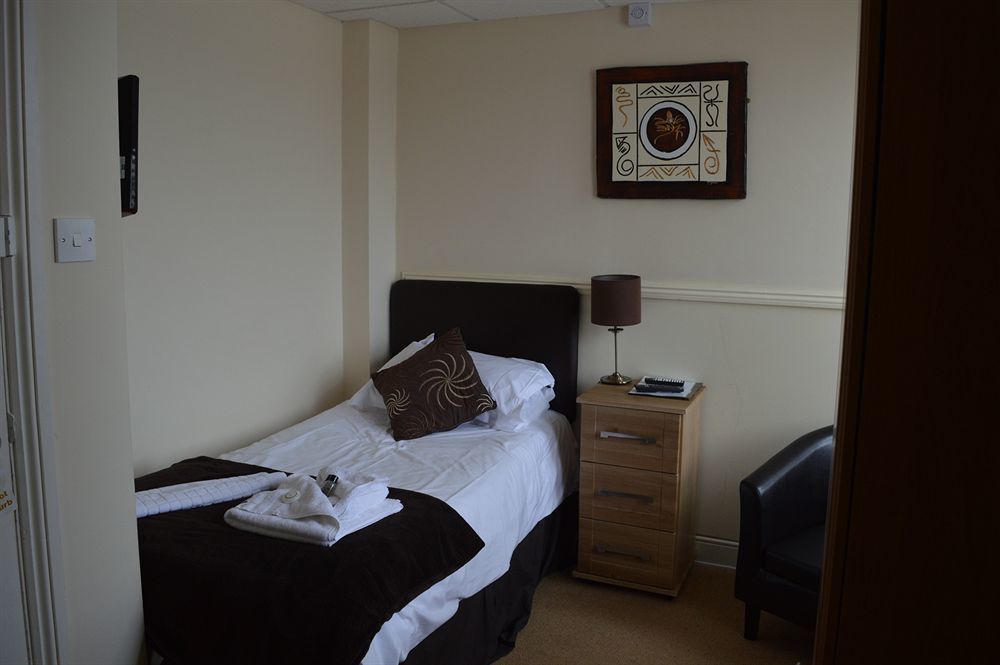 The Sheldon B&B - Free Private Parking Истбурн Экстерьер фото