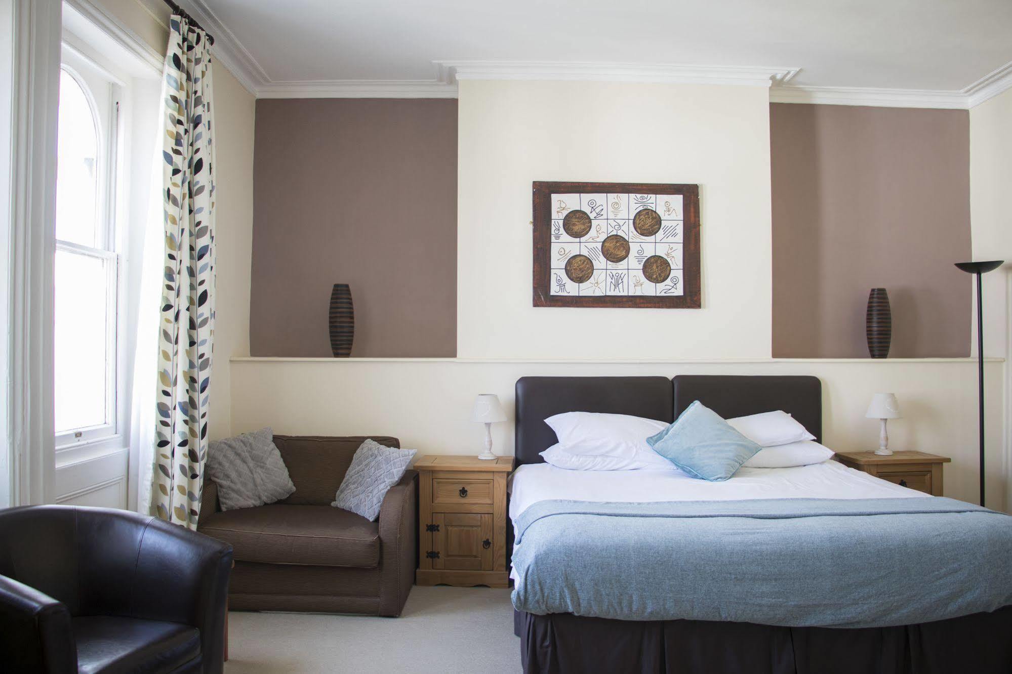 The Sheldon B&B - Free Private Parking Истбурн Экстерьер фото